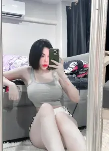Gusmaxim 18 Gusmaxim ชุดสีเทาในห้อง
