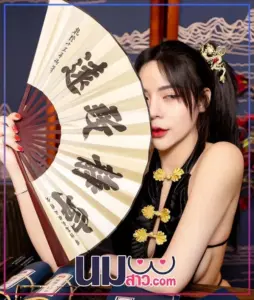 Gusmaxim ชุดจีนสีดำถือพัด
